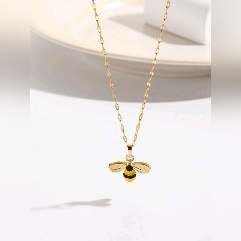 Zinc Alloy Bee Pendant Necklace | Dainty Cute Jewelry | Perfect for Daily Wear
